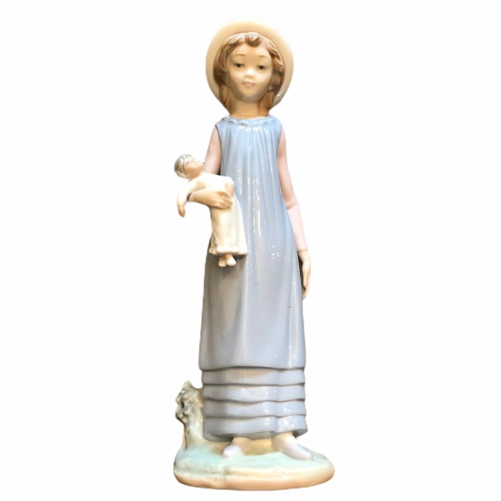 LLadro Belinda with her doll -  girl holding a doll 11.5" Retired #5045